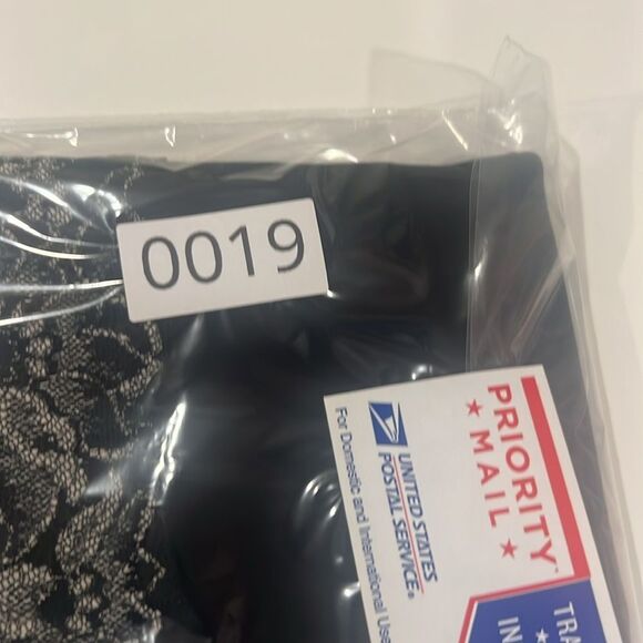 Breezies "Curve & Contour by Flexees" Lace Band Camisole~Medium~A93755 9520P - Picture 5 of 5